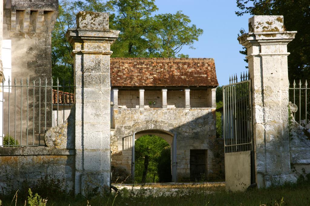 Chateau De La Combe Puyrenier Exterior photo